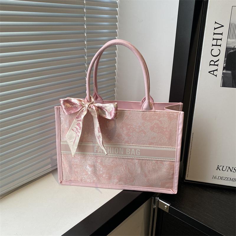 1 Stuks Grote Capaciteit Geborduurde Tote Bag Dames Hoge Kwaliteit Niche Commuter Handtas Schouder Messenger Bag Vrijetijdstas
