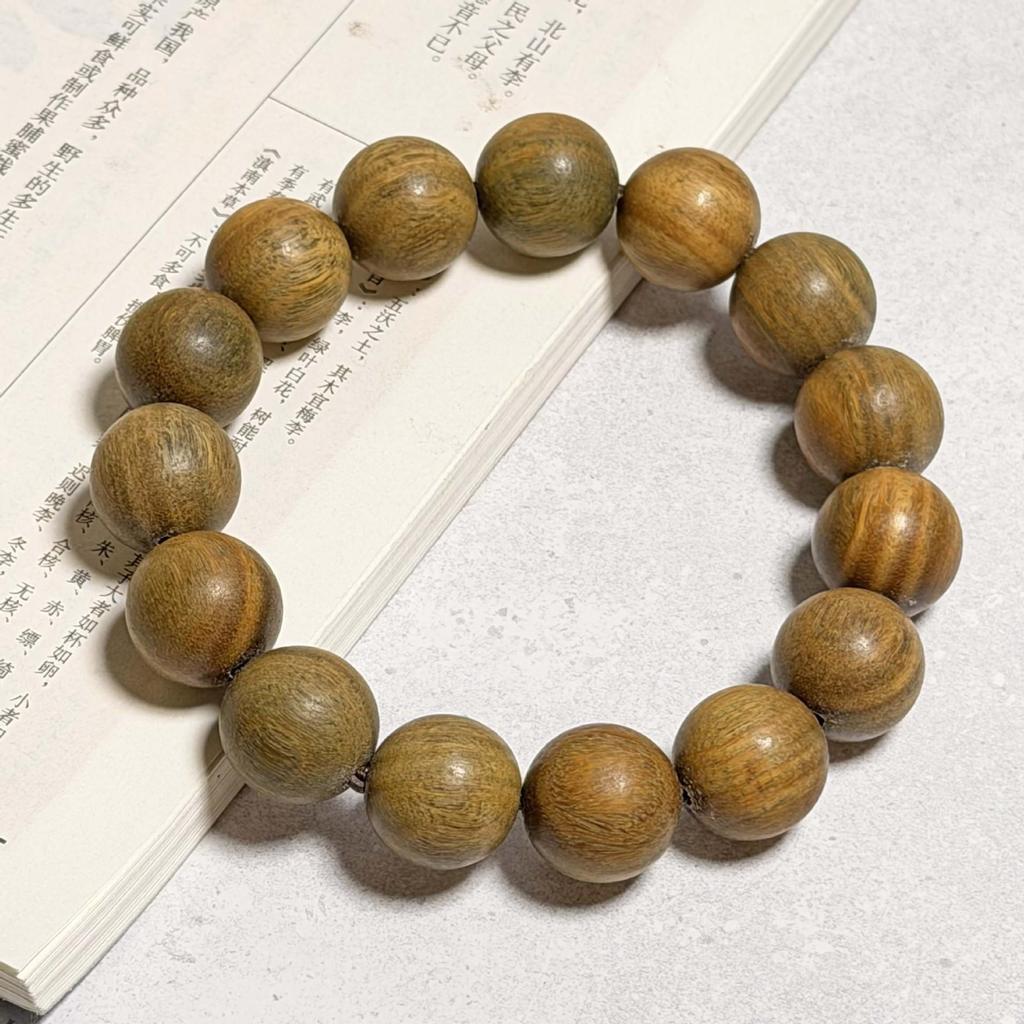 Argentina Green Sandalwood Beaded Bracelet: 8mm Buddhist Rosary for Men & Women