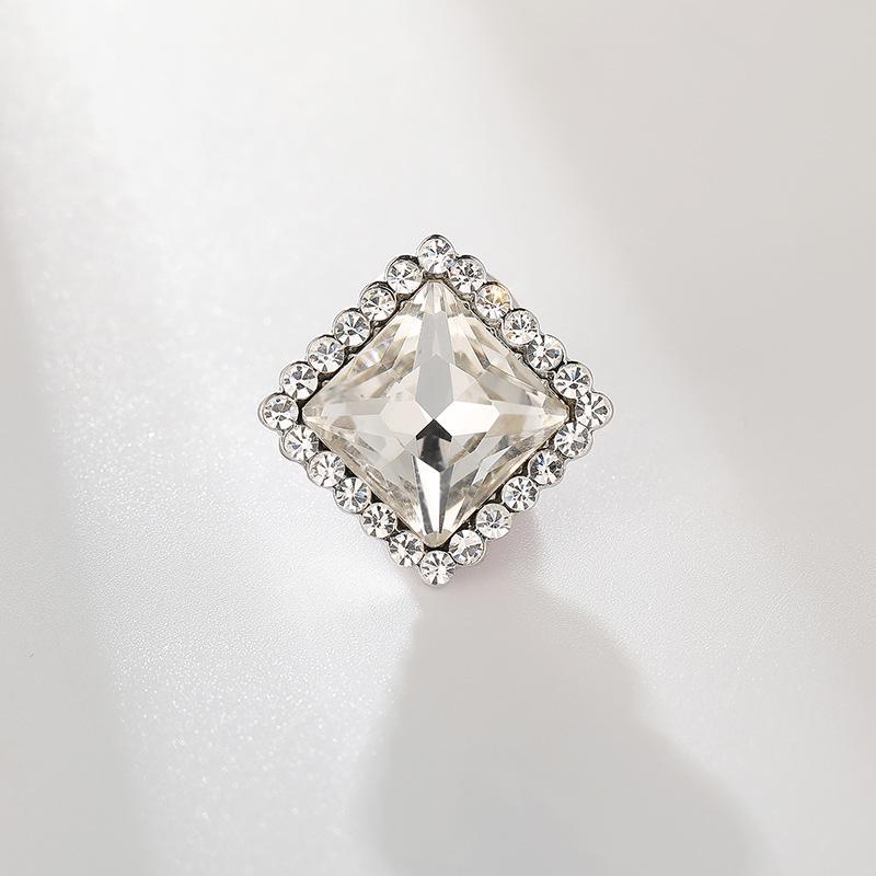 Elegant European and American Crystal Rhinestone Lapel Brooch Pin