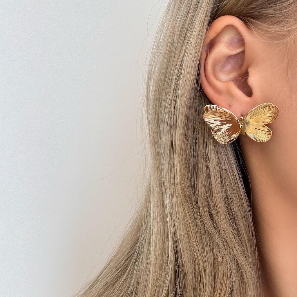 Exquisite Butterfly Hollow Stud Earrings: European & American High-End Fashion