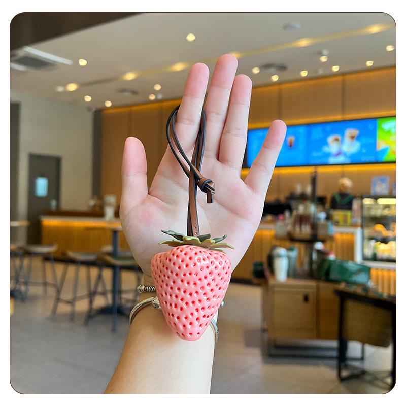 Christmas new strawberry bag pendant three-dimensional resin cute mobile phone lanyard keychain jewelry accessories bag pendant