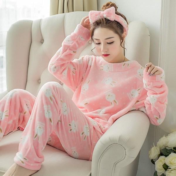 Women's Long-Sleeve Flannel Pajamas - Cute Cartoon Coral Fleece Set for Fall & Winter