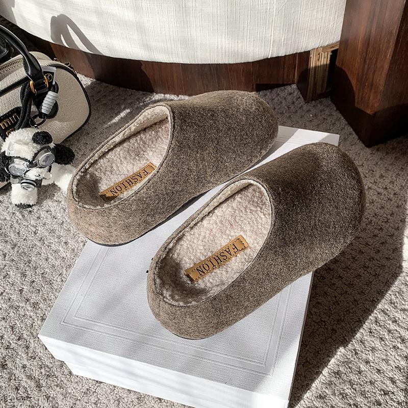 Fashion New Suede Leather Slippers Women Round Toe Flat Slides Outdoors Casual Mules Shoes Women Comfort Thick Sole Half Slippers Woman