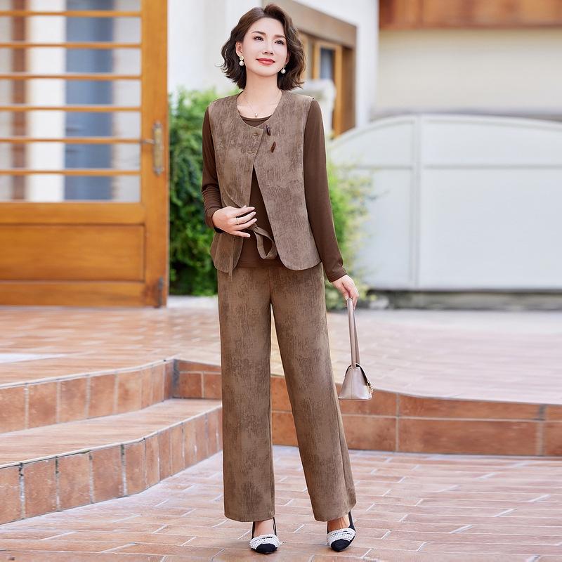 Stylish Autumn Three-Piece Set for Middle-Aged Women (40s & 50s) - 2025 Collection 4XL