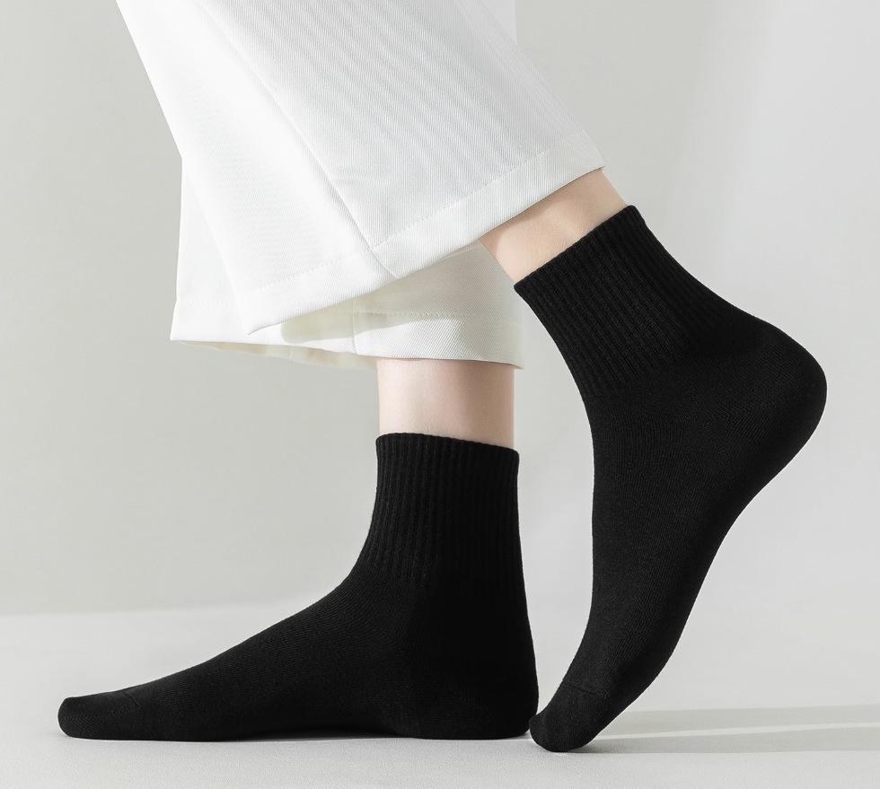 Disposable Four-Season Cotton Socks: Sweat-Absorbent, Odor-Resistant, Short Tube, Solid Color for Summer, Spring, and Autumn.