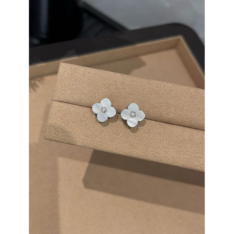 Französische Retro Vierblatt-Blume Weißes Muschel-Halsband, Fünf-Blumen-Armband, Blütenblatt-Temperament, Fortgeschrittenes Leichter Luxus-Set, Live-Übertragungszubehör