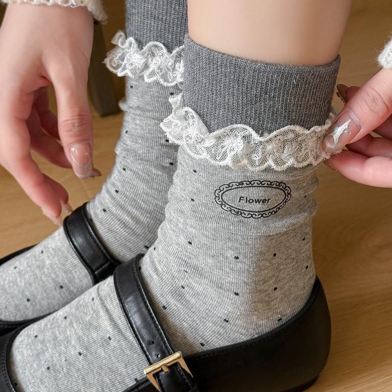 Ladies Spring and Autumn Sweet Polka Dot Lace Lace Boneless Medium Tube Pile Pile Socks