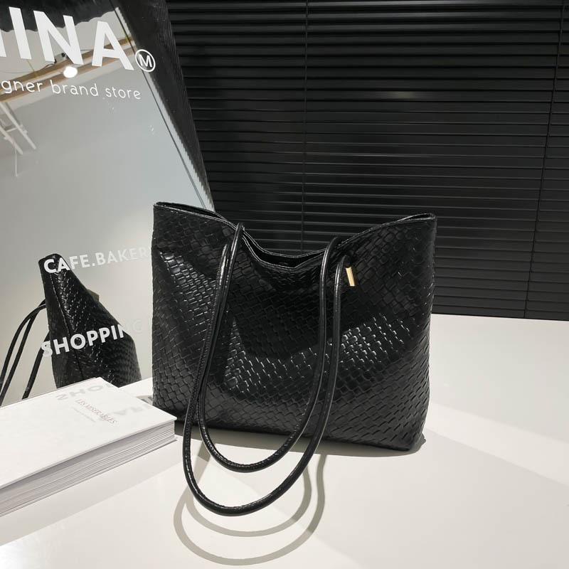 2025 new retro style commute to work large capacity women's bag shoulder bag handbag high sense versatile