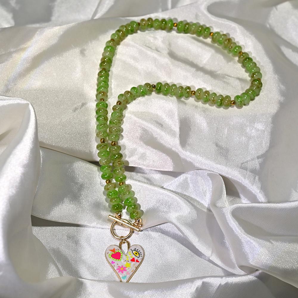 Handgjort Retro Majskol-Färgat Glas Hjärta Hängsmycke Halsband med Pärlband Choker för Kvinnor