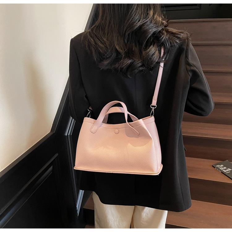 

This year s popular fashion niche design large-capacity crossbody tote bag 2025 new commuter handbag for women фиолетовый