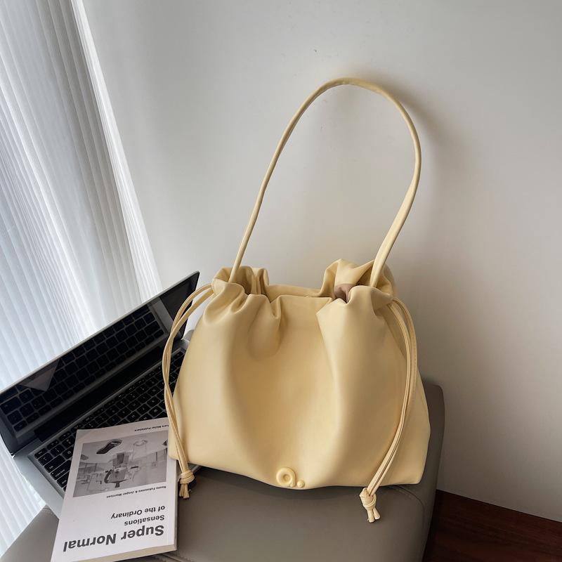 Korean Version of Large-capacity Tote Bag Women's 2025 New Simple Pleated Underarm Bag Versatile Shoulder Bag One Piece Delivery