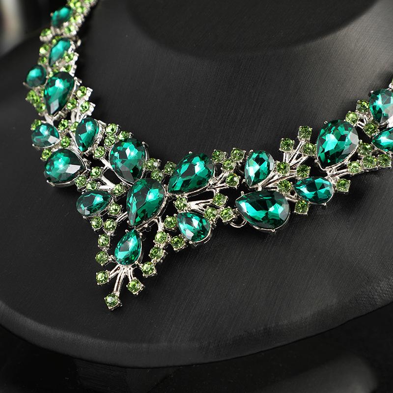 Retro Design European and American Crystal Gemstone Necklace Earrings Set Exquisite Design Fashion Temperament Bridal Jewelry 2026