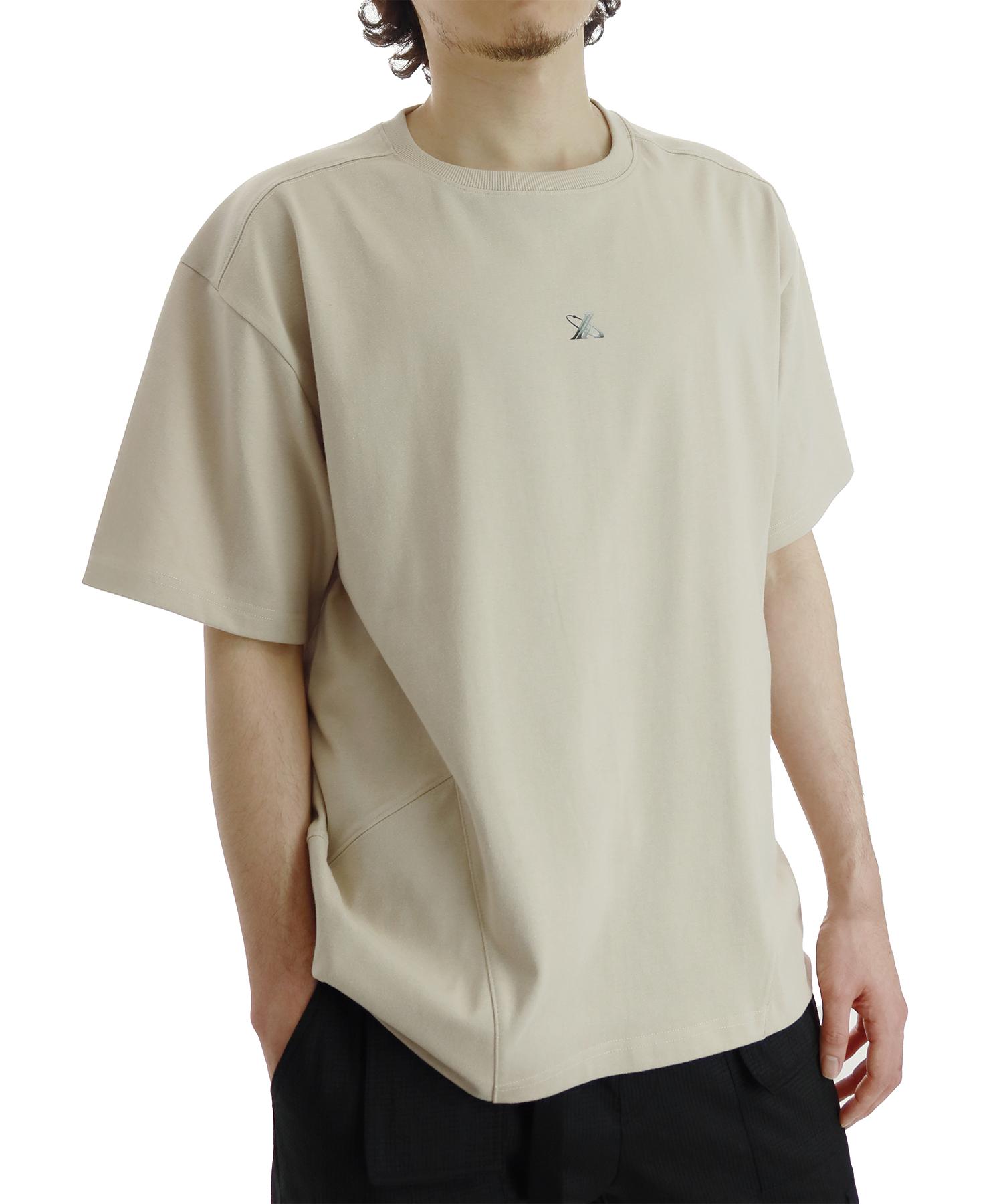 Just Haeng 12-Count Cut-Out Newtro Logo Silver Beige Round Short Sleeve Tee M