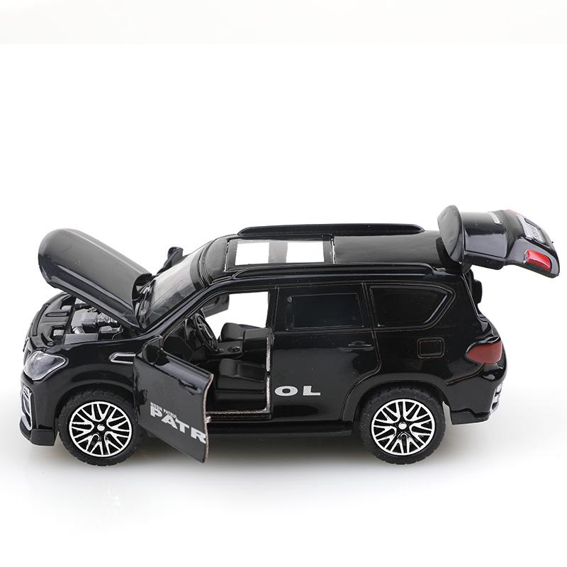 (Eingetütet) 1/36 Streifenwagen-Stil SUV Druckguss Spielzeugauto, Metall Druckguss, Jungen Spielzeug, Vier Türen zu öffnen, Starke Rückziehmotorfunktion.