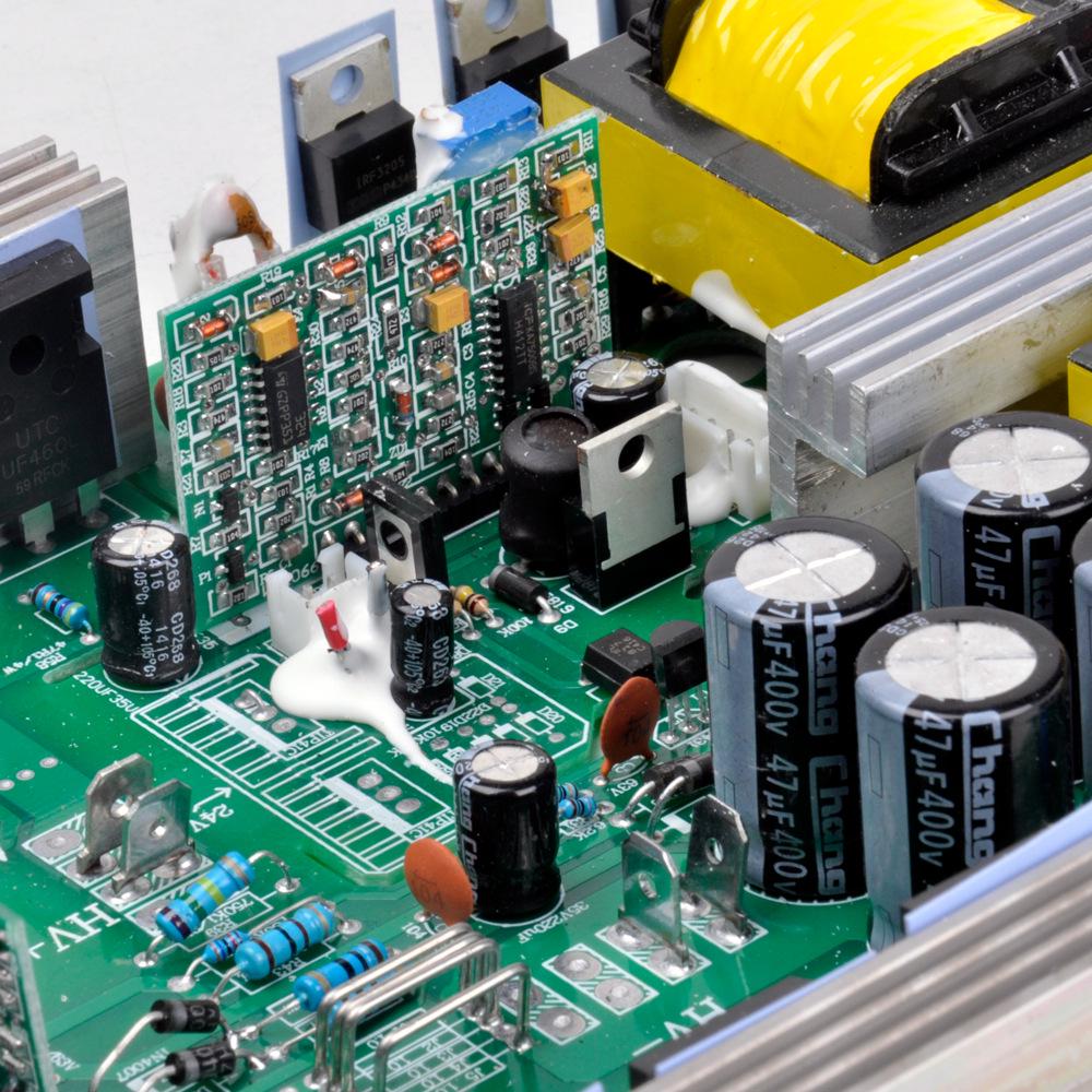 Modified Sine Wave 2500W 12V To 220V UPS Inverter for Car/Home/Solar with Charging Capability