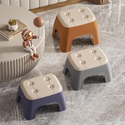 Scaun din plastic durabil antiderapant pentru adulți și copii - Portabil, ranforsat, ideal pentru baie și pentru schimbarea pantofilor