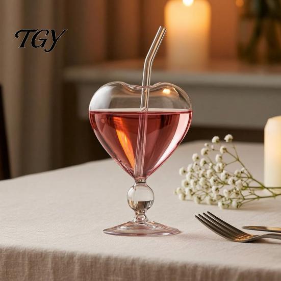 Professionelles Bartender-Glasware Herzförmiges Cocktailglas, 220 ml Klarer Kelch mit Strohhalm, Elegante Raffinierte Weingläser für Dates Kaltgetränk