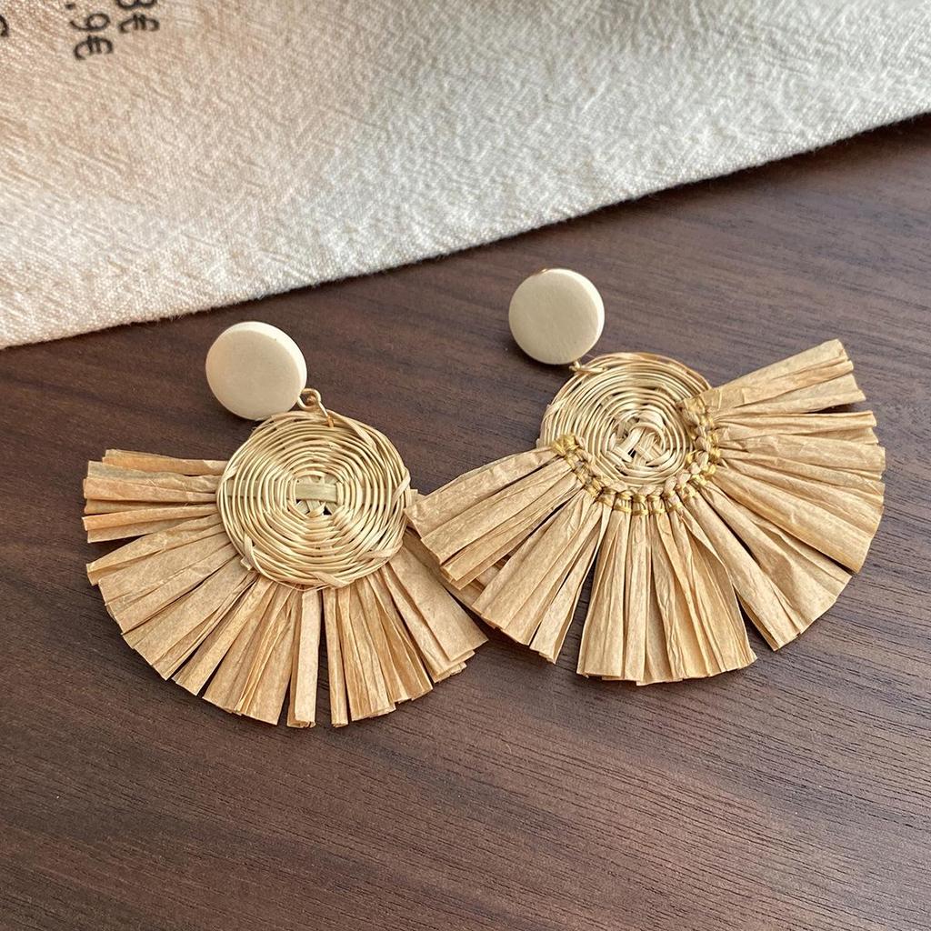 European Retro Geometric Raffia Earrings: Vacation-Style Wooden Hollow Long Accessories for Women