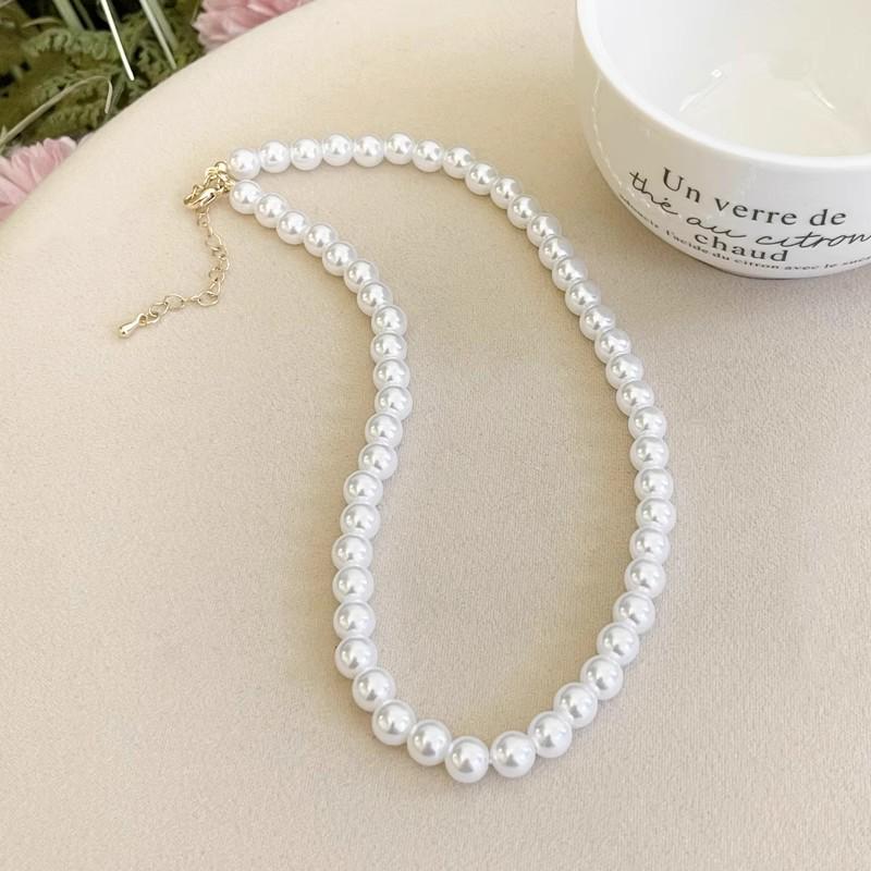 Elegant French Layered Pearl Necklace - Women's High-End Versatile Clavicle Chain, Simple Retro Style