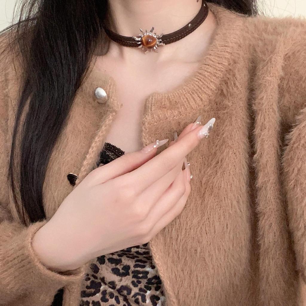 "Maillard Sun Leather-Stitch Necklace: New Stylish, High-End Clavicle Chain for Trendy Women"