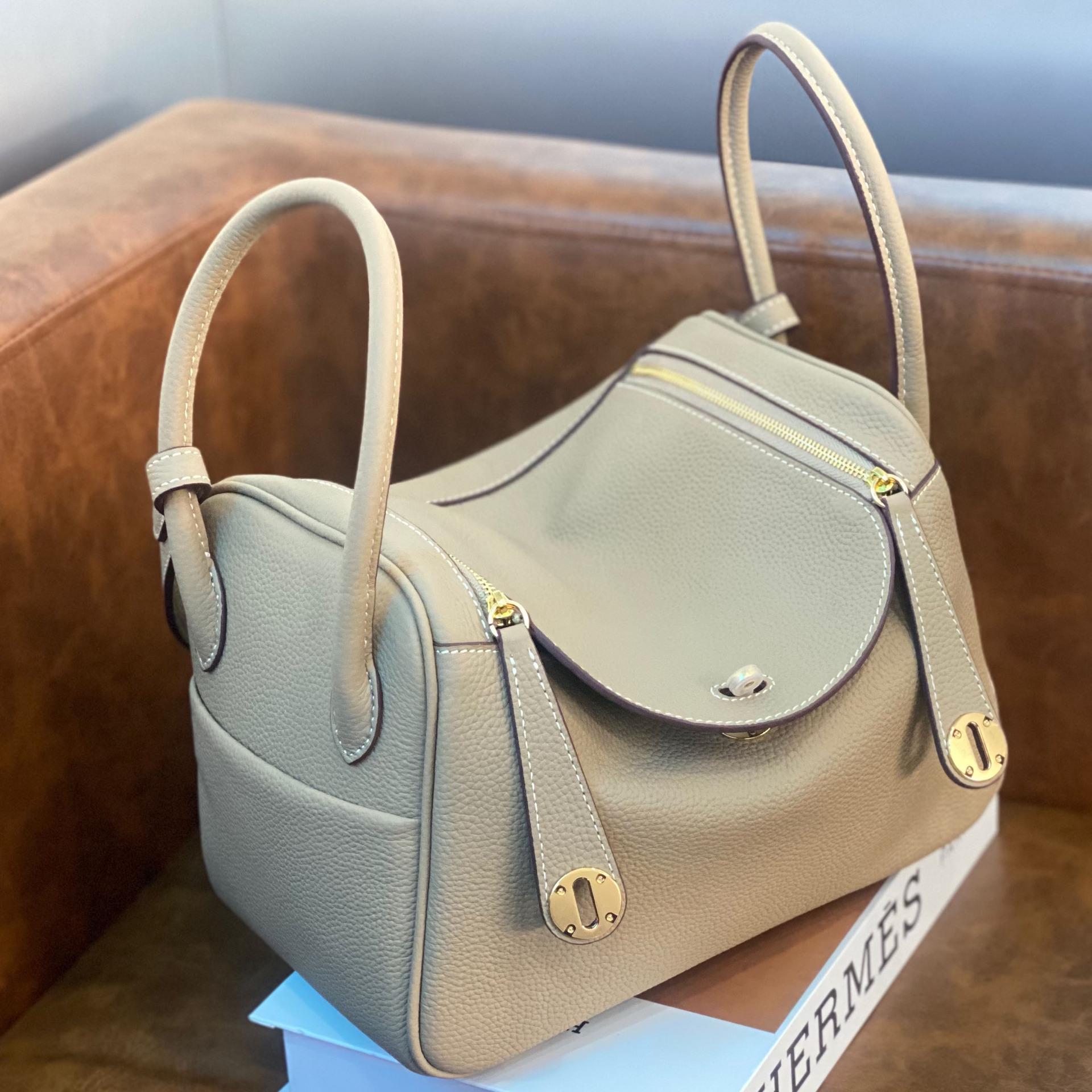 

Жіноча сумка доктора з натуральної шкіри Lindy - 2022 р. Сумочка з візерунком Лічі та через плече 26cm L x 19cm H x 12cm W