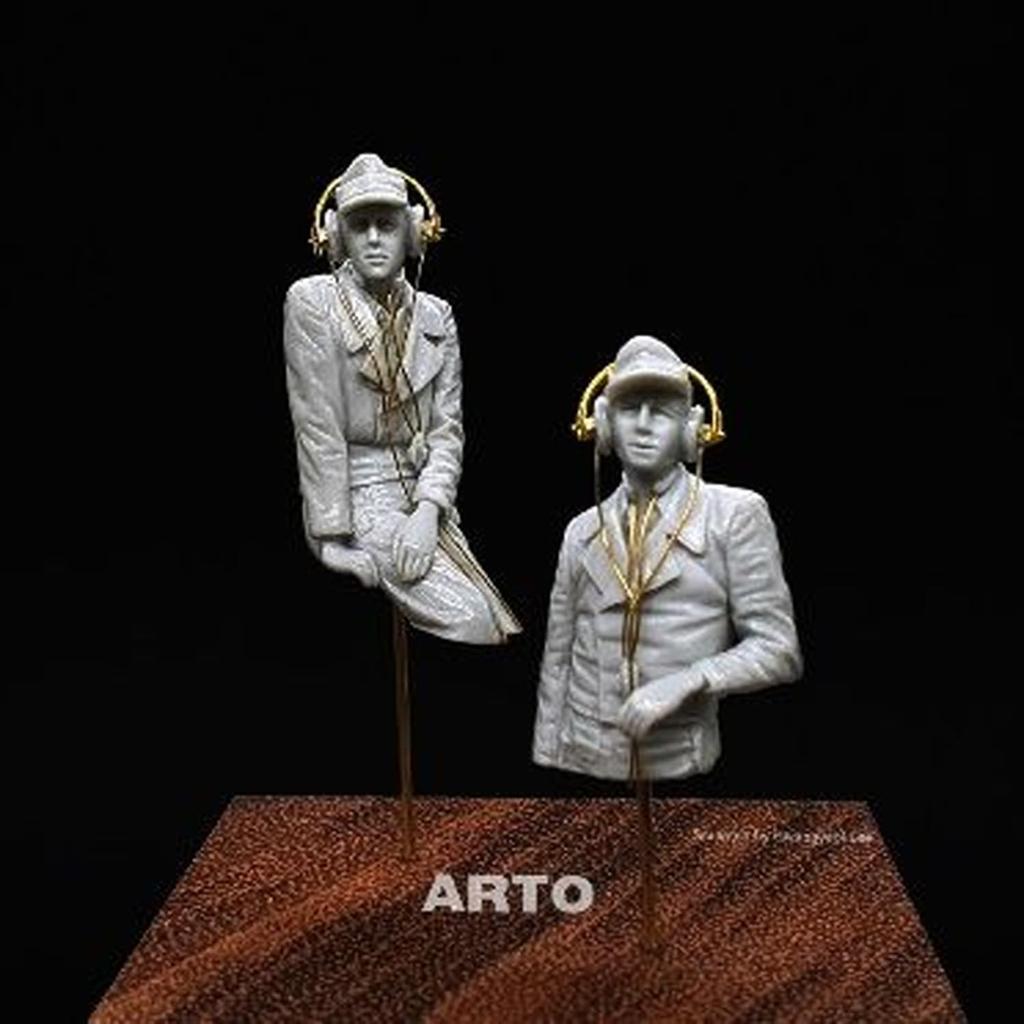ARPO Productions 1/35 Scale Resin Kit ARP35031: 101st SS Heavy Tank Battalion Tiger I Radio Operator and Driver (Bust)