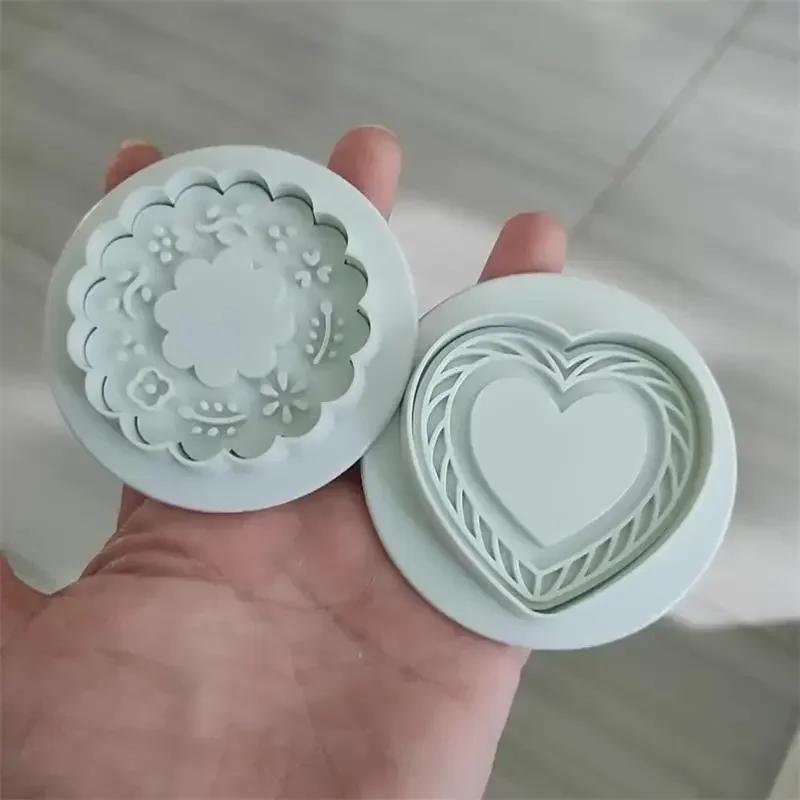 4pcs/set 3D Cookies Cutter Food Grade ABS Christmas Decorations Molds Cute Cartoon Press Type Biscuit Mold Baking Tool