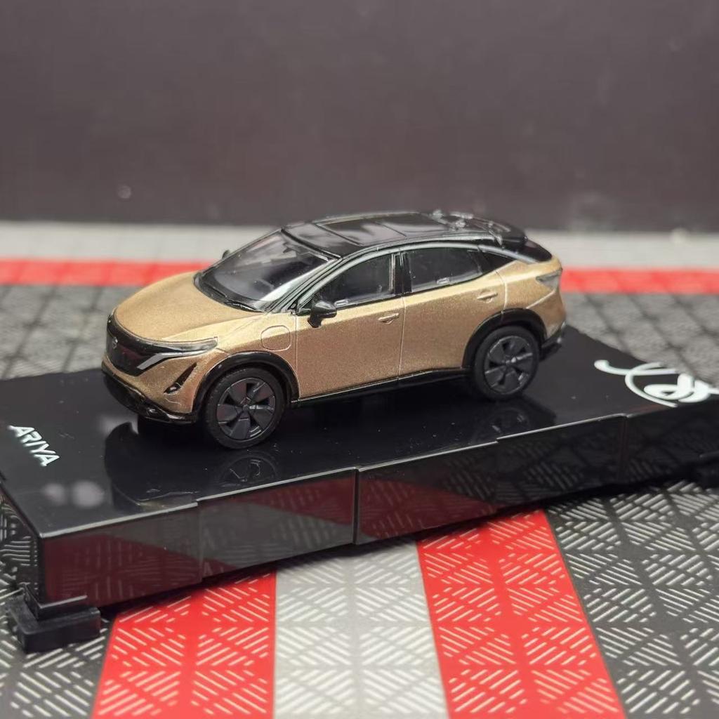 Druckguss 1:64er Maßstab Nissan Ariya Weiß Grau Gold Legierung Simulationsauto Modell Ornamente Sammlung Souvenirs Geburtstagsgeschenke