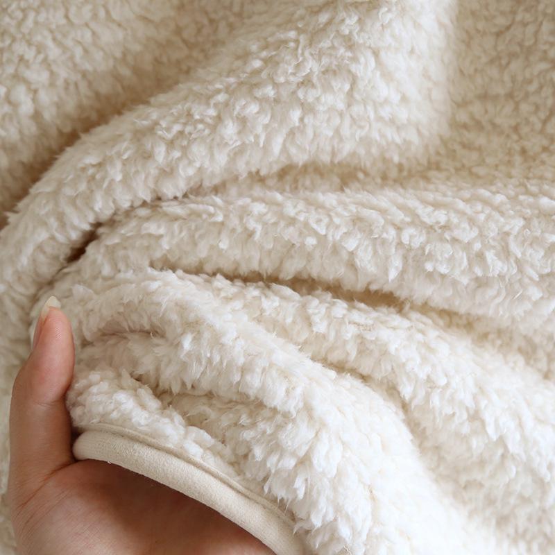 Cozy Autumn/Winter Coral Fleece Pajamas for Couples – Thick, Warm Lamb Fleece Homewear Set Suitable for Outdoors