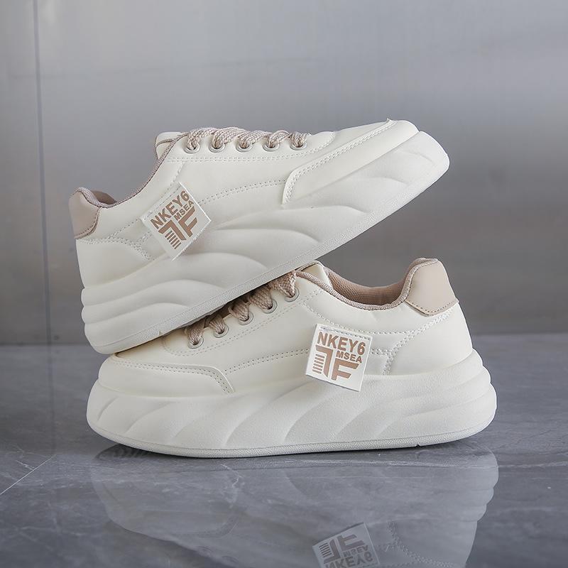 

2025 autumn new little white shoes female students Korean version ins tide versatile platform casual board shoes tide AW802 40