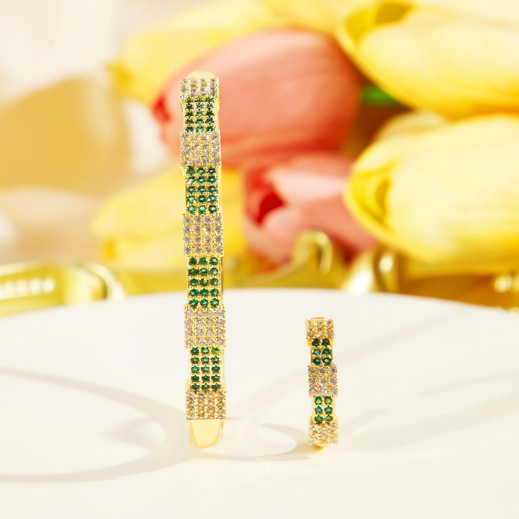 CMM Böhmisches grünes Armreif-Ring-Set Golden funkelnde Zirkonia Handaccessoires für trendigen Partyschmuck Frauen