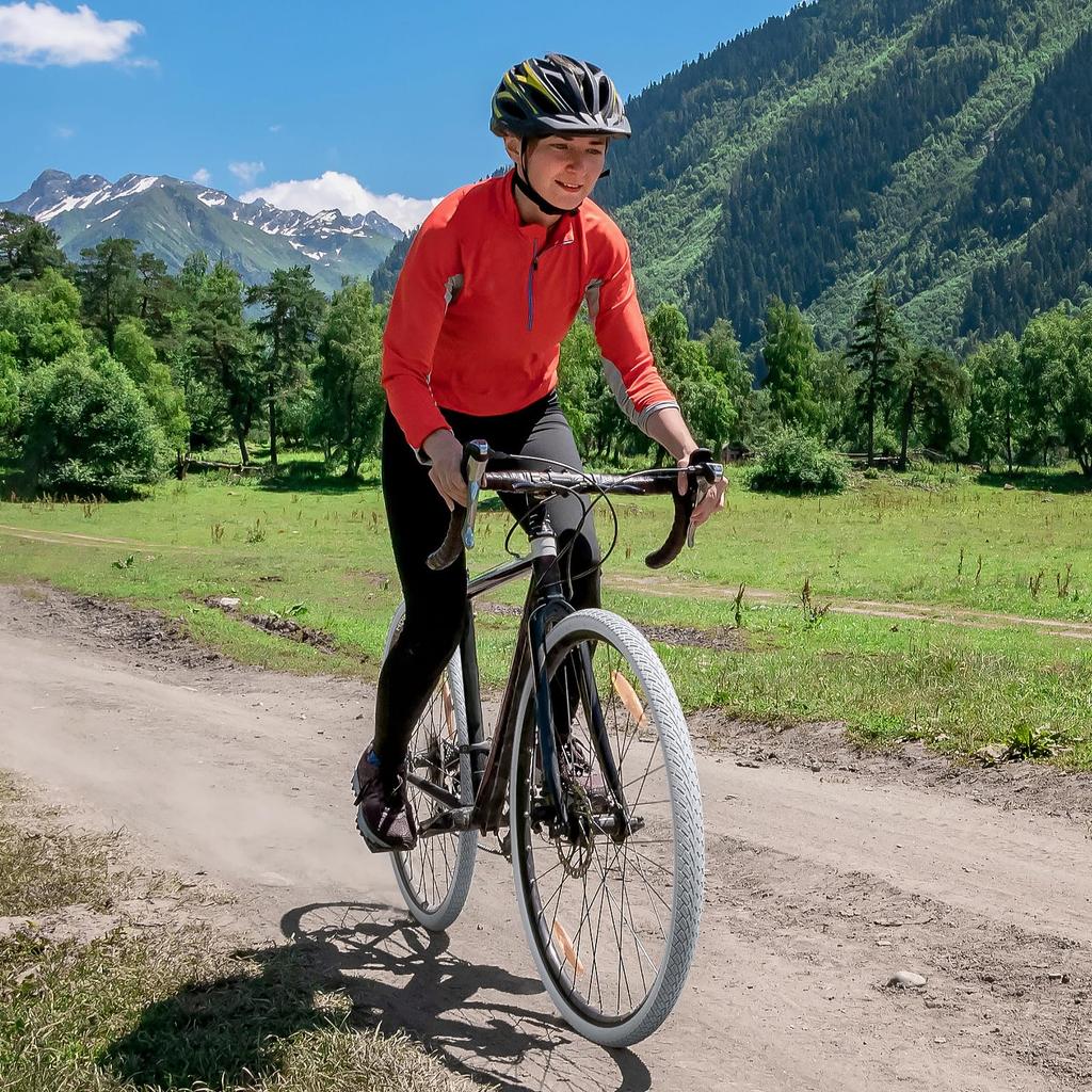 YunSCM Set of 2 700x35c Tires, 37-622 Color Tires, 48mm American Valves, Rim Tape, and Tire Lever Sets, for Road and Cross Bikes, Y-5001 (White)