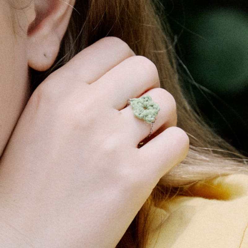 MERRYMOTIVE Pastel Flower Knit Chain Ring (Green)