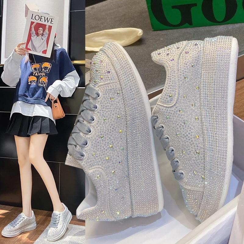 NEW Brand Women Fashion Casual Glitter Sparkling Sneakers Women Encrusted Lace Up Shoes White Sole Fashion Street Sneakers Shiny