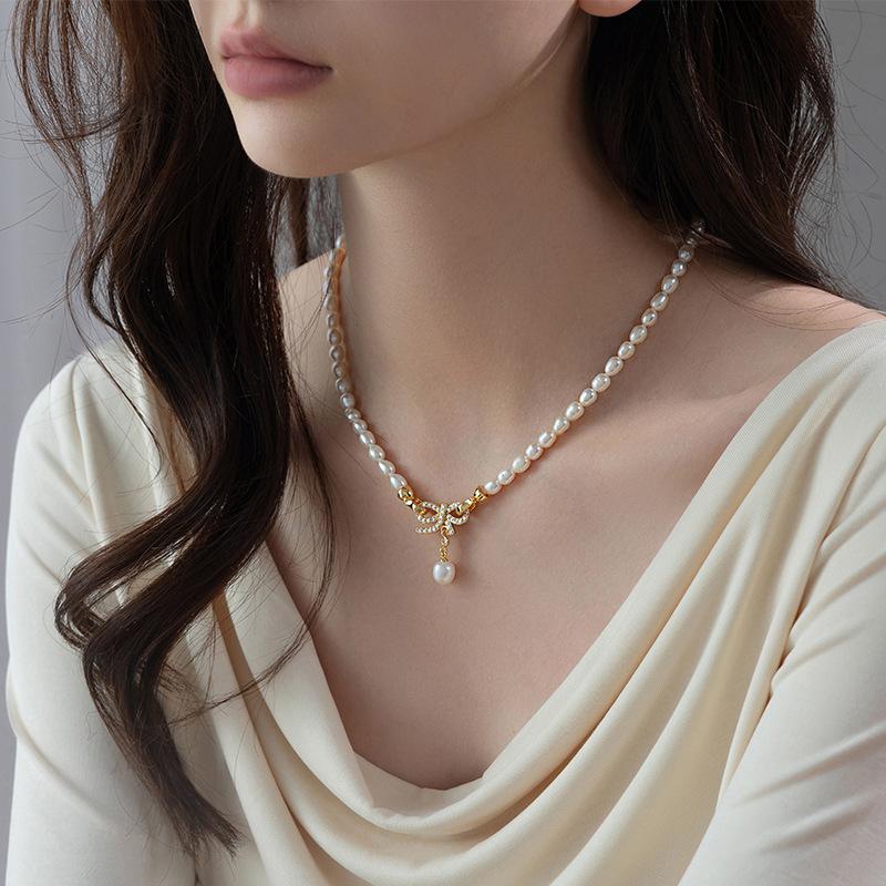 100% Naturalna Perła Słodkowodna Elegancki Węzeł Kokardkowy Pozłacany 14K Złotem Krótki Łańcuszek Damski Naszyjnik Dla Kobiet Prezenty Ślubne