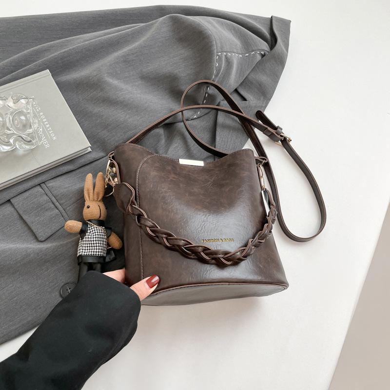 Premium Shoulder Bag Women's Spring New Trend Versatile Shoulder Bag Fashion Retro Messenger Bag