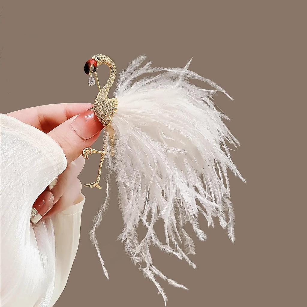 Elegant Flamingo Feather Brooch – Luxurious Animal Pin, Fairy-Inspired, Trendy, and Distinctive Style