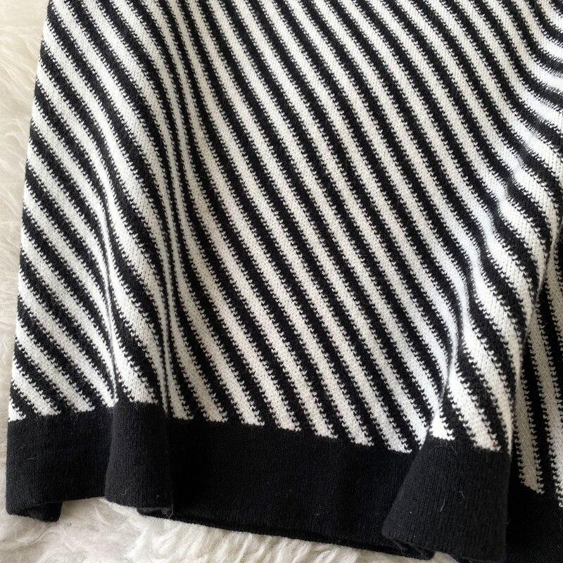 Korea Small Incense Wind Slant Stripes Short Section V-Neck Cardigan + A Word Package Hip Short Skirt Autumn Two-Piece Set