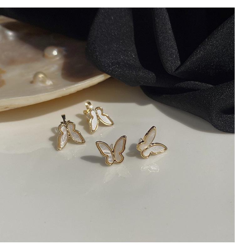 

Mori Style Butterfly Clip-On Earrings: Fairy-Inspired, Retro Hong Kong Design, Elegant Niche Jewelry for Women
