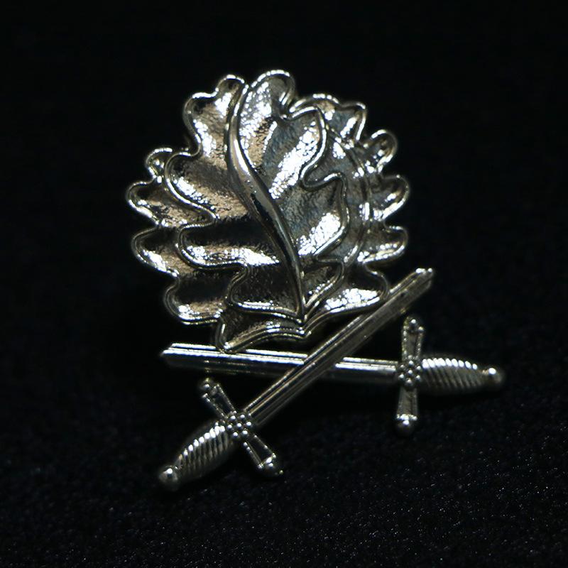 

Double Sword Leaf Medal Knight Medal Accessories Edelweiss Badge Iron Cross Brooch Decorations Award Medals Collectible Insignia металлик серебряный