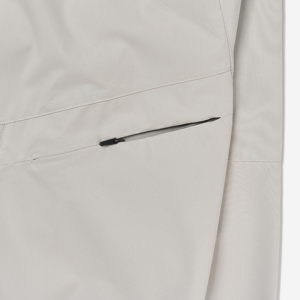 Nike Giacca da Corsa a Vento con Cappuccio Storm-Fit Swift Logo Riflettente Donna Grigio Fumo FB7493-110