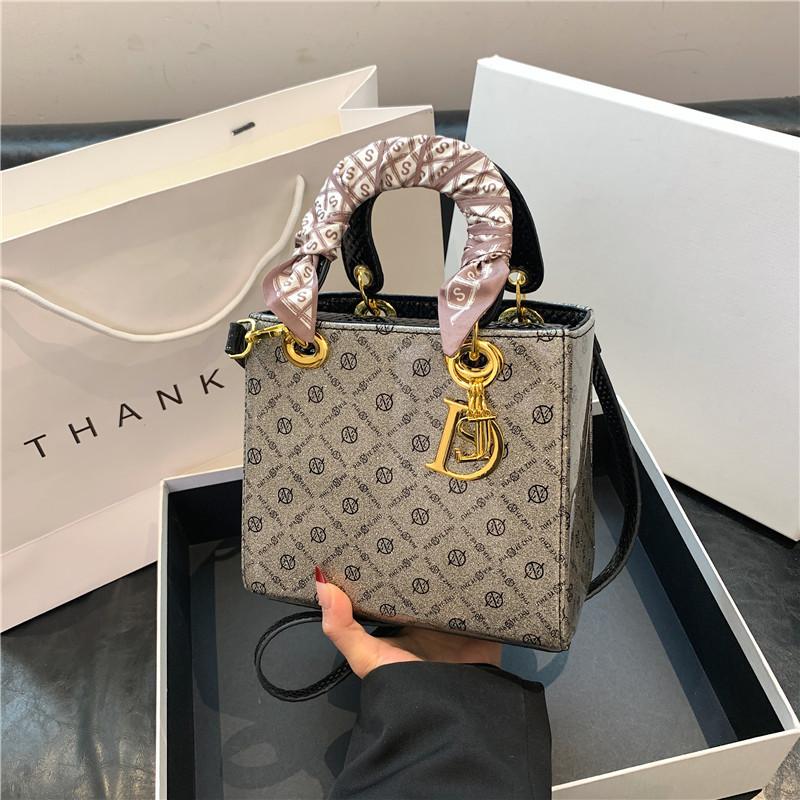 Neuer modischer Seidenschal kontrastierende Tasche tragbare Schulter diagonal zu tragen trendige Damentasche