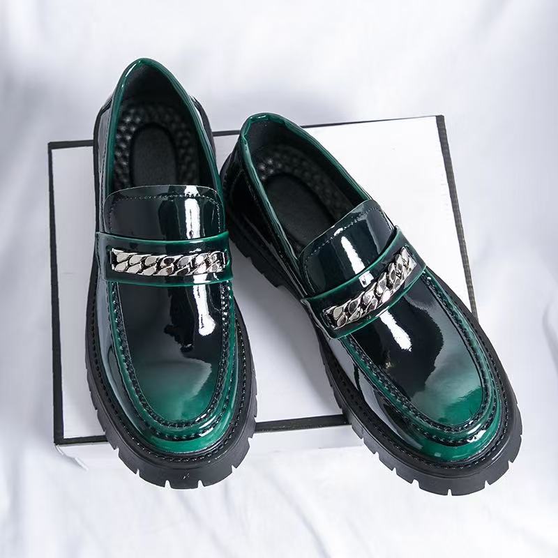 Hochwertige Herren-Kleiderschuhe Dicksohlige Lackleder Glänzende Herren-Loafer Business-Lederschuhe Designer Herren-Derbyschuhe