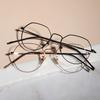 Unisex leichte Titan-Modebrille 8853