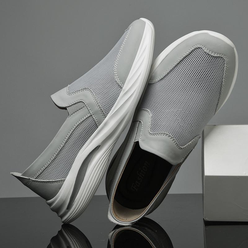 Breathable Men Casual Shoes Lightweight Outdoor Male Walking Shoes Anti-slip Men's Mesh Sneakers Slip On Flats Soft Male Loafers
