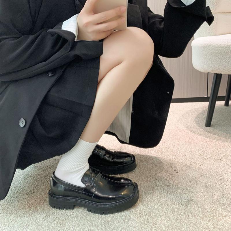 Fashion Tabi Shoes Loafer for Men and Women Split Toe Thick Sole Casual Patent Leather Shoes 2025