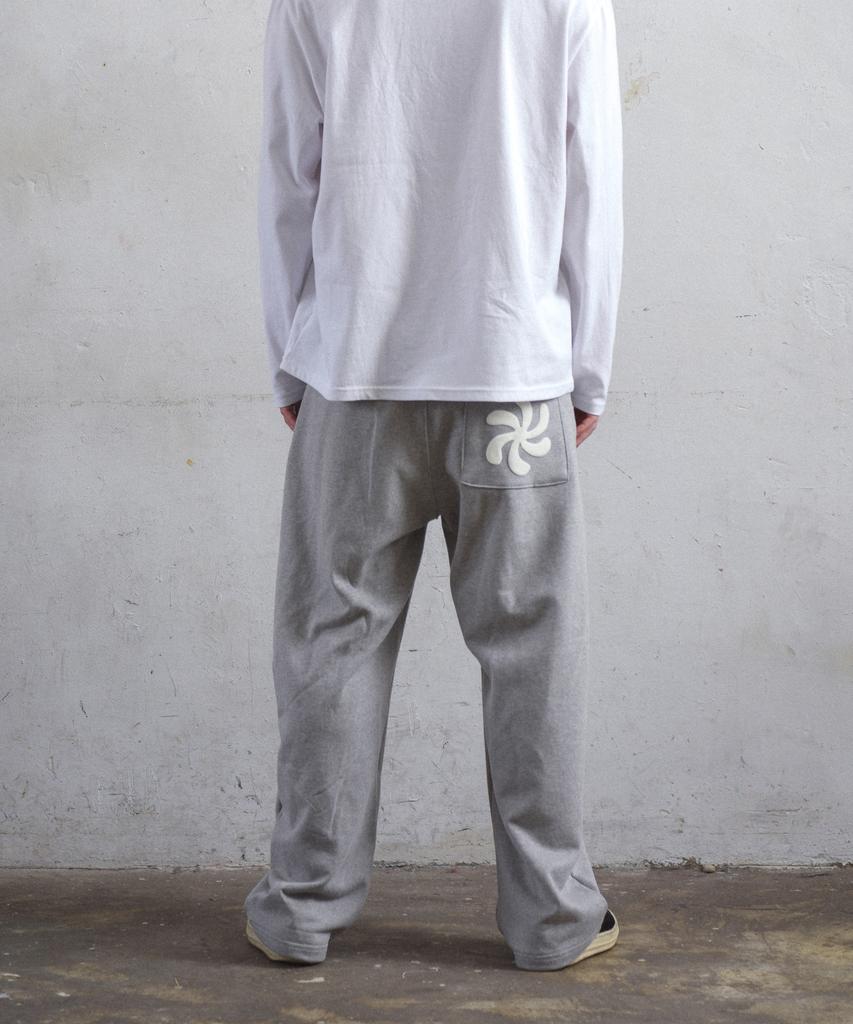 AMOU Spiral One Tuck Sweat Pants Gray