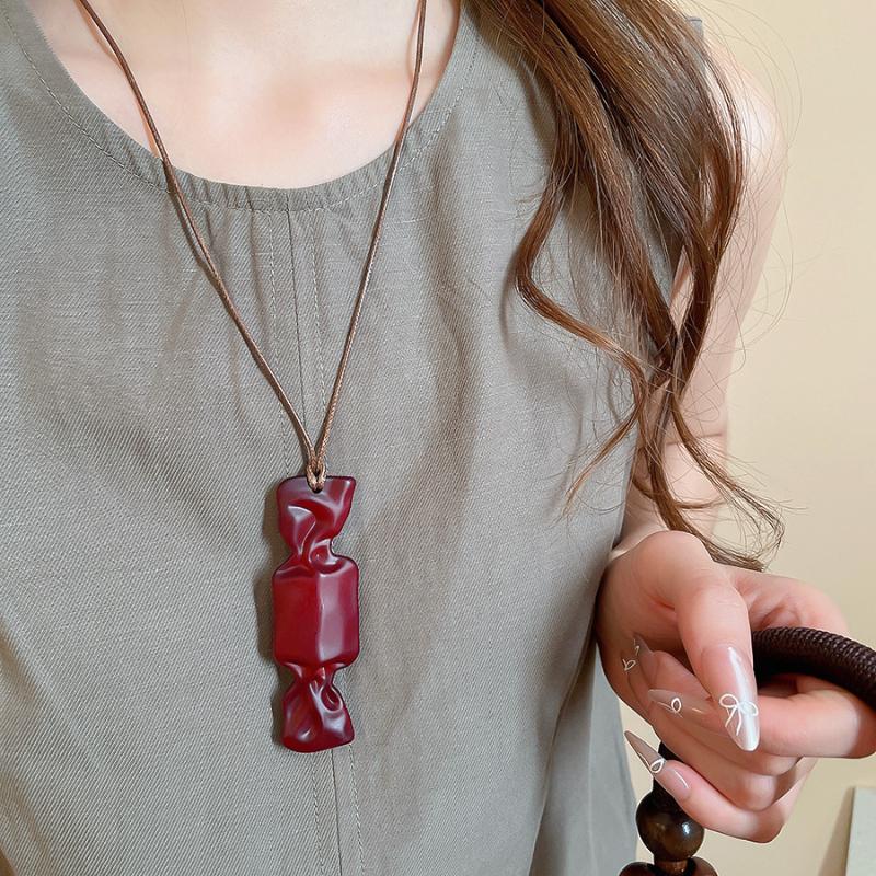 Resin Candy Love Pendant Necklaces For Women Retro Long Sweater Chains Simple Cute Pendant Necklaces Jewelry Accessories Gift