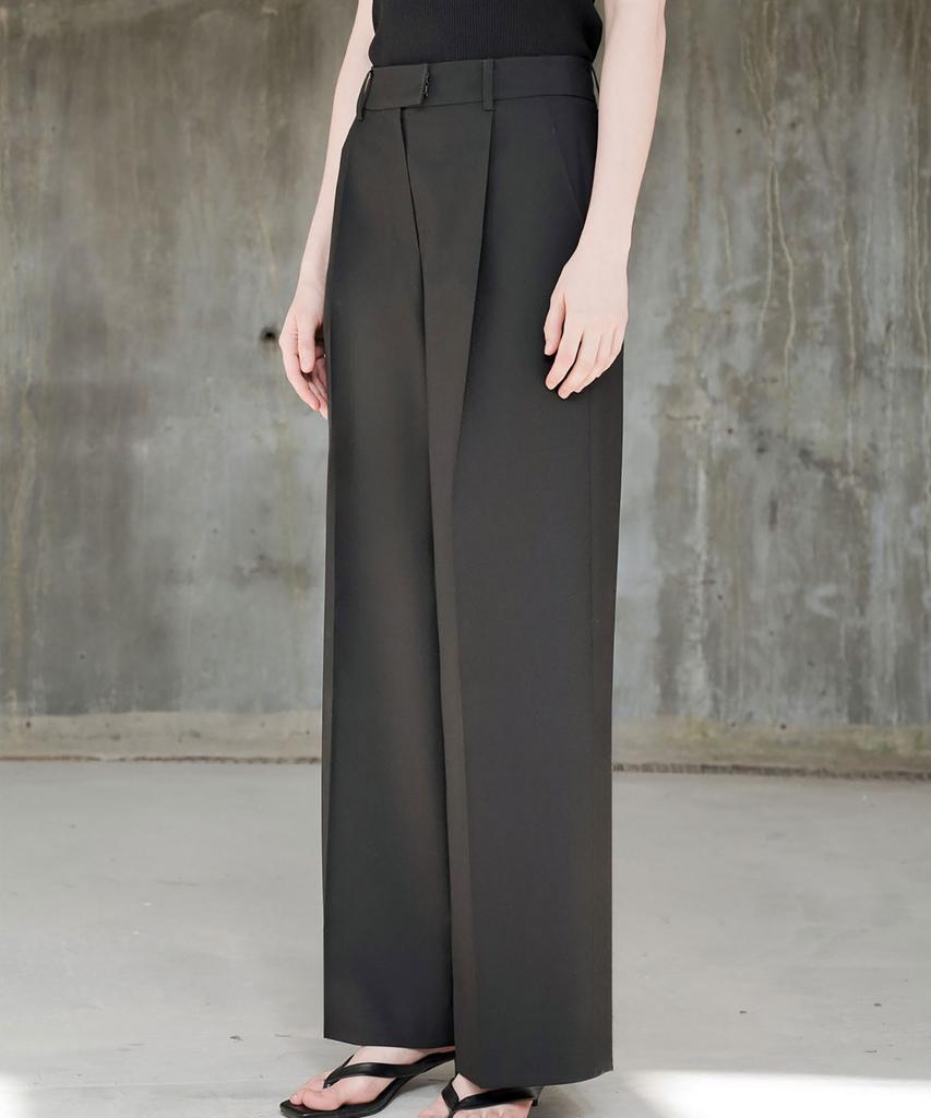 Ssikeoseun Irregular Back Detail Wide Pants_Black
