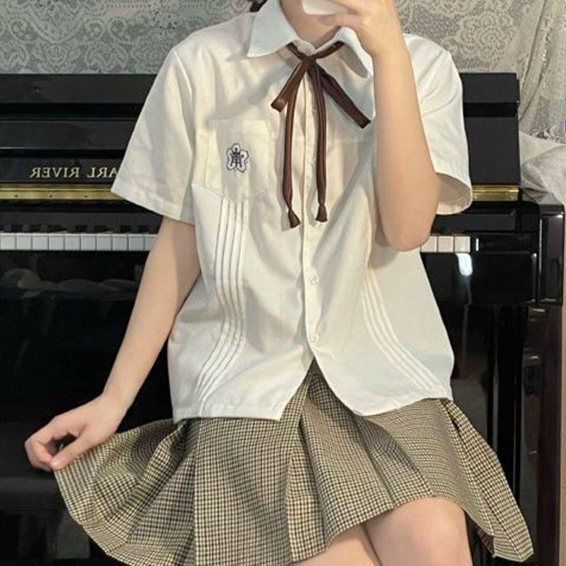 

Небесно-голубая рубашка JK с коротким рукавом Сяо Лань с белыми плиссировками - японский колледж-стиль белый